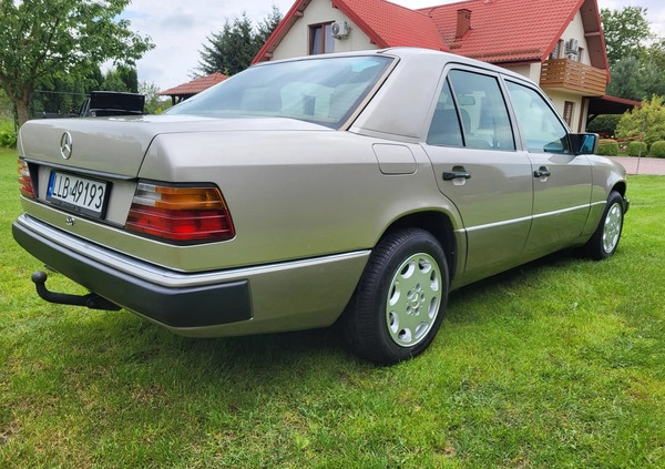 Mercedes-Benz W124 (1984-1993) cena 28000 przebieg: 424000, rok produkcji 1992 z Jastrowie małe 301